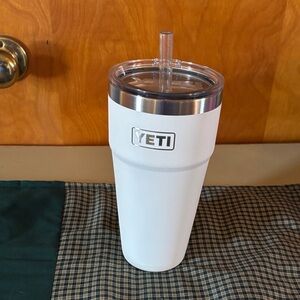 Yeti White Insulated Tumbler with Clear Lid and Straw